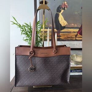 Michael Kors Jet Set Large Signature Logo Tote